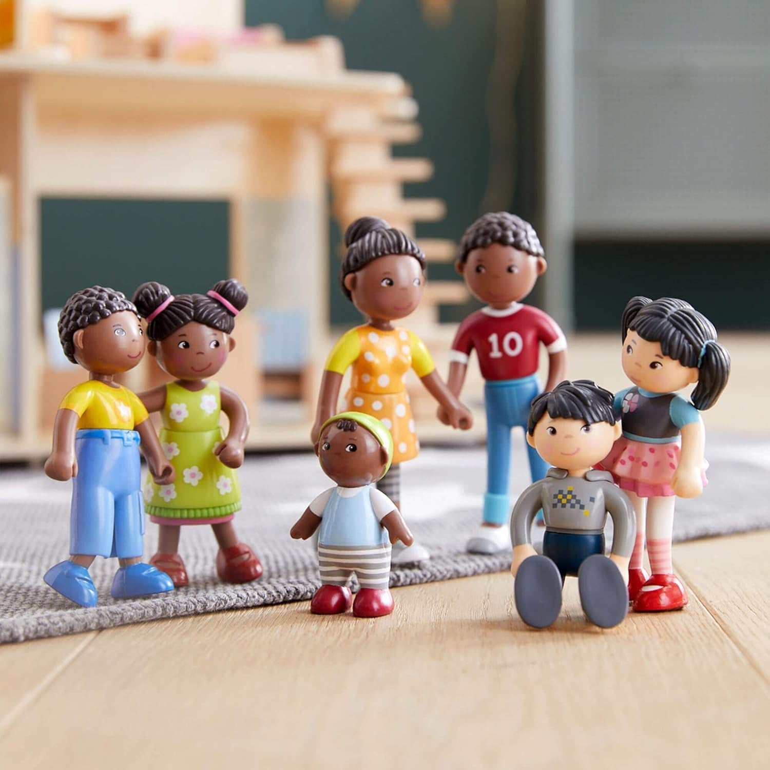HABA 306696 - Juego de tiempo en familia Little Friends, accesorios flexibles para muñecas, a partir de 3 años