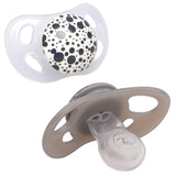 Chupetes para bebé Twistshake - Paquete de 2 | Forma de ortodoncia | Ultraligero | Tetina de silicona suave | Sin BPA | Apto para bebés a partir de 6 meses | Blanco grisáceo