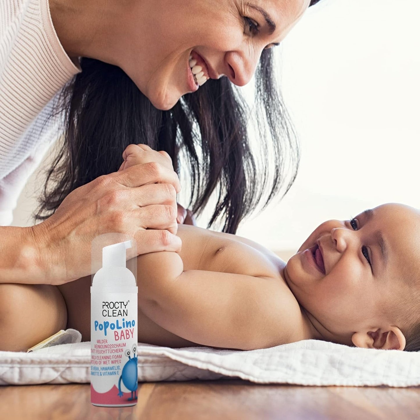 Espuma de fondo suave PopoLino Baby en lugar de toallitas húmedas para bebés. Vegan and natural cosmetic cleansing foam! Espuma para culitos con aloe vera, hamamelis, bergamota y vitamina E. Hace felices los culitos y el medio ambiente.