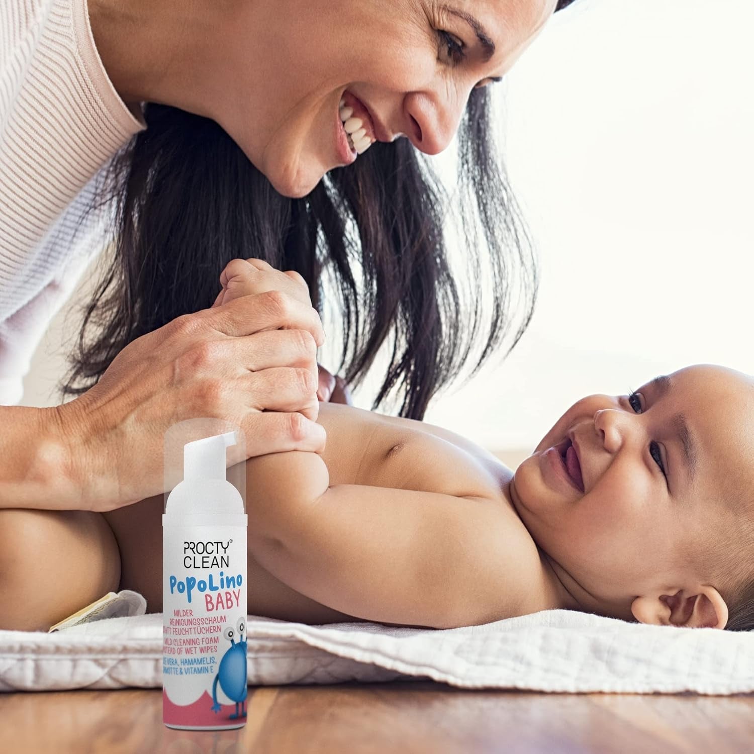 Espuma de fondo suave PopoLino Baby en lugar de toallitas húmedas para bebés. Vegan and natural cosmetic cleansing foam! Espuma para culitos con aloe vera, hamamelis, bergamota y vitamina E. Hace felices los culitos y el medio ambiente.