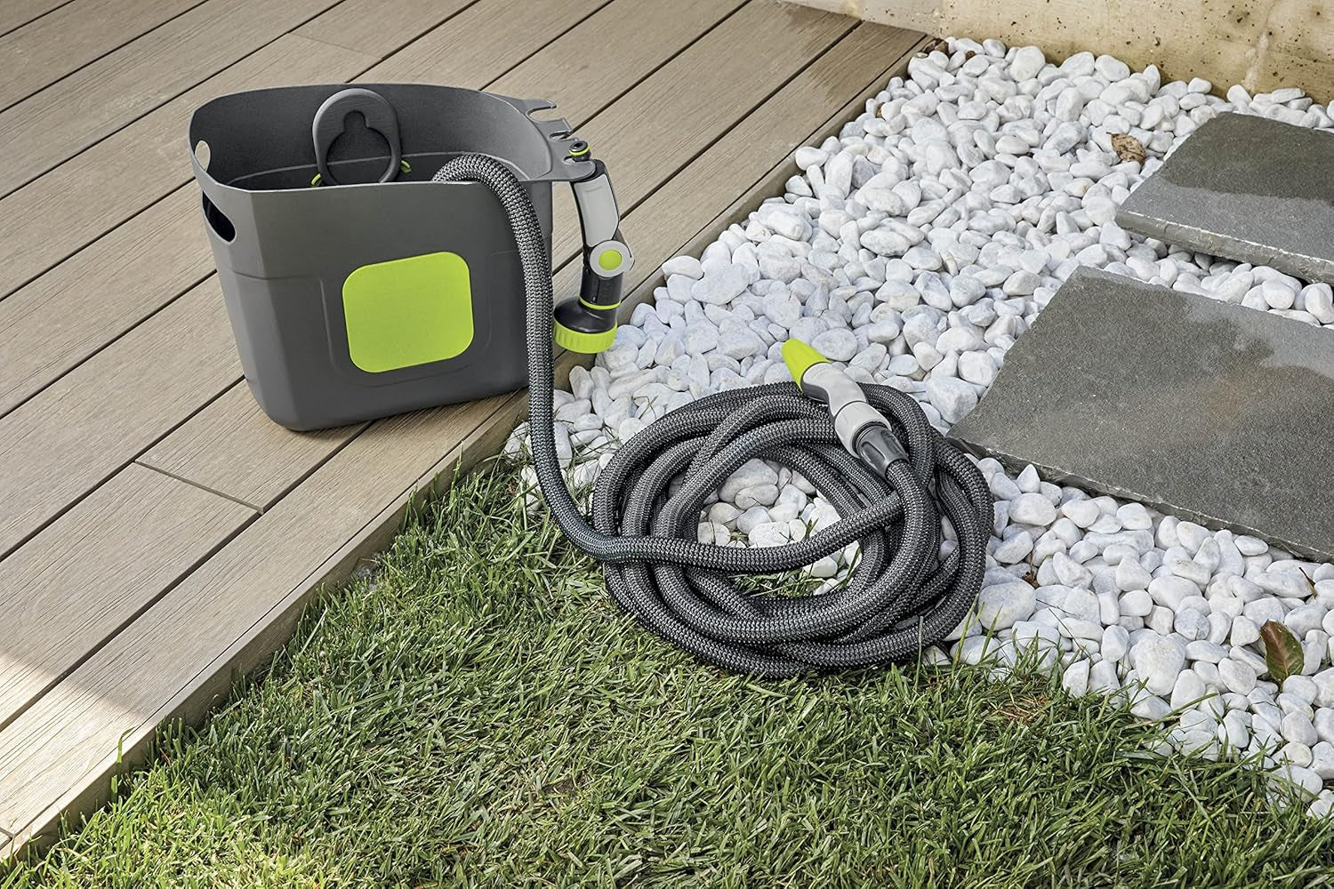 GF SRL, Aquapop Grey Pro 15, manguera trenzada autoextensible Made in Italy, con depósito de plástico rígido, mini pulverizador ergonómico para jardín, conexiones para riego de jardín, gris oscuro