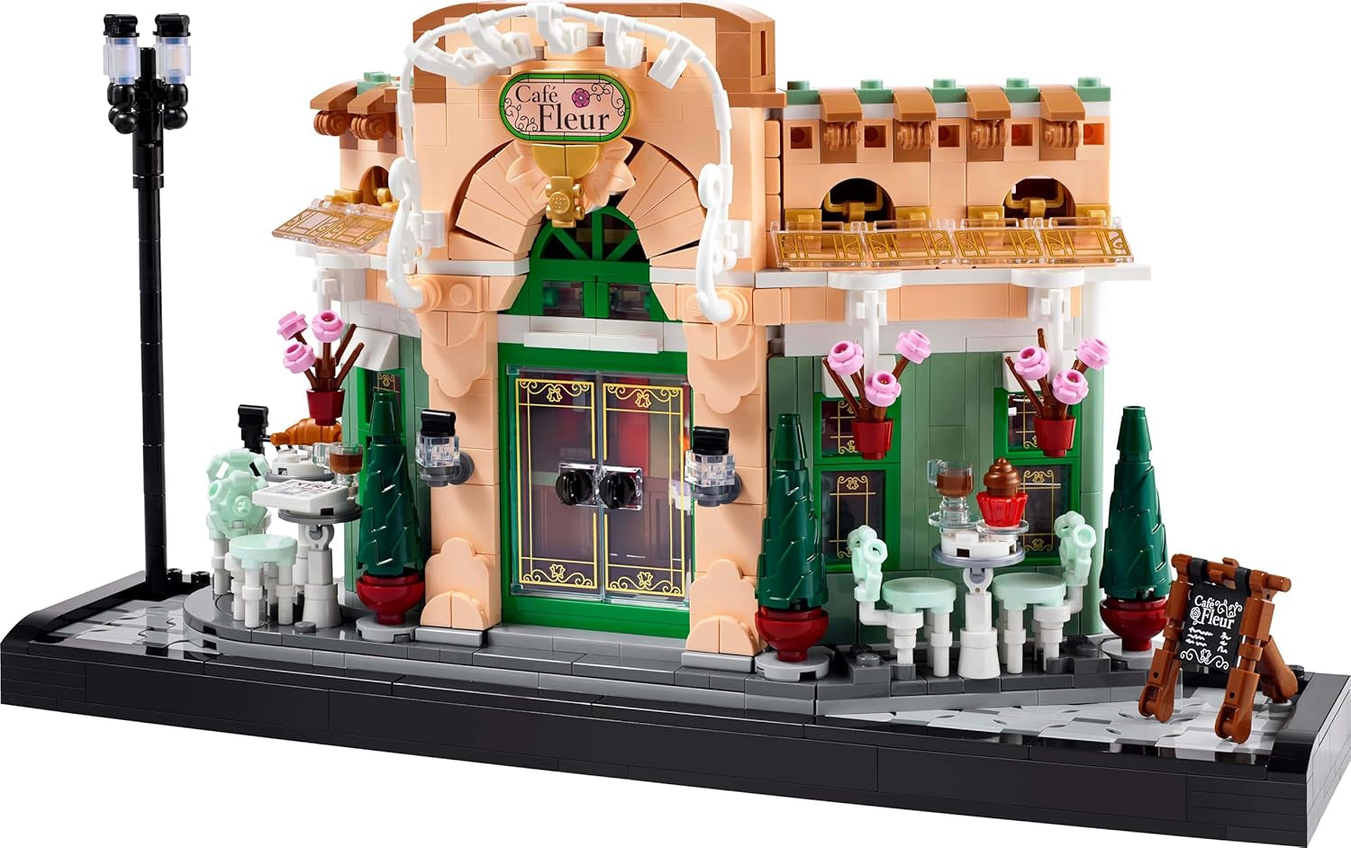 LEGO Icons French Café - Decoración para salón u oficina - Set de construcción para adultos que incluye fachada pintoresca, maceta colgante y sillas - Regalo para hombres y mujeres 10362 Juegos de construcción Besuche den LEGO-Store