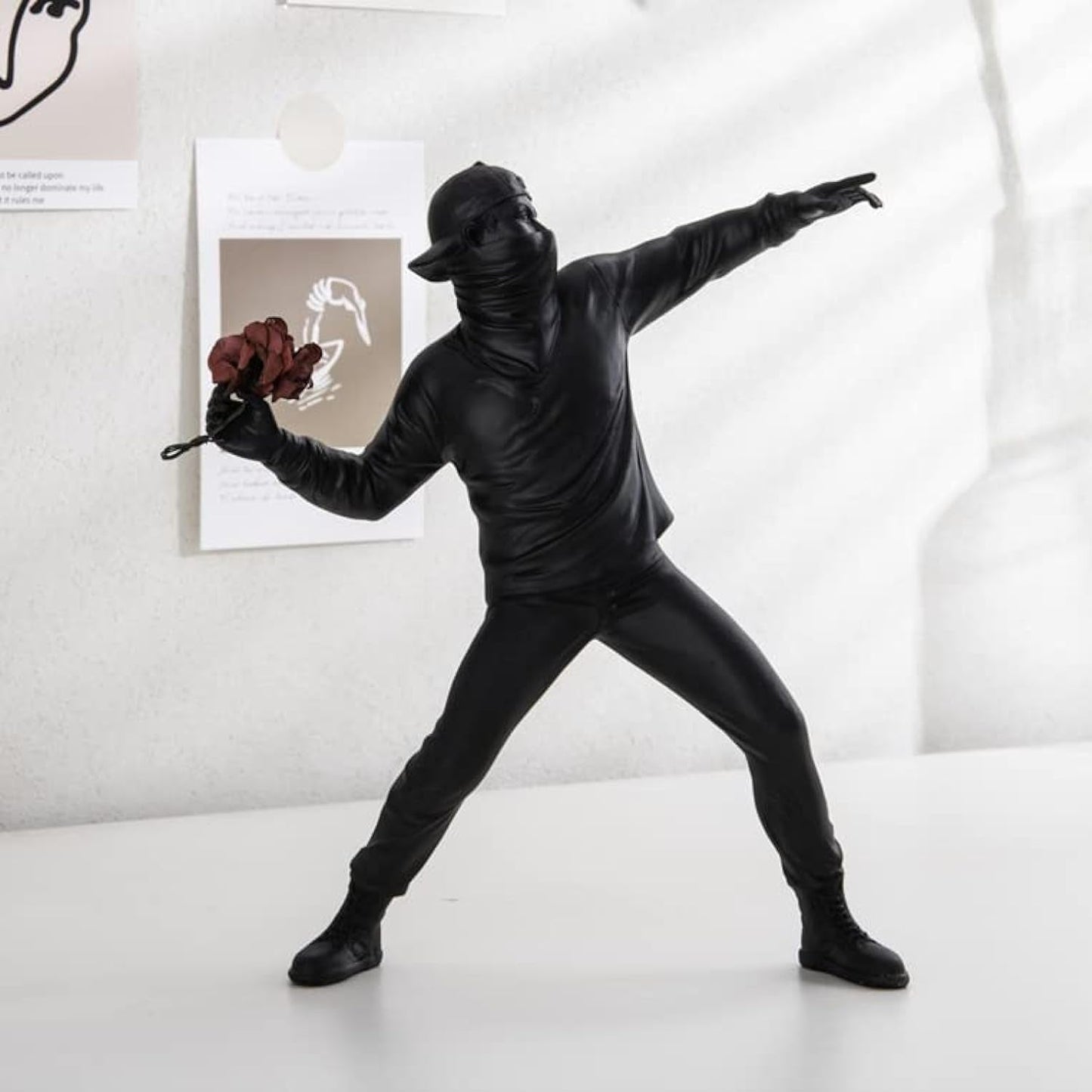 Lindo Globo Niña Escultura de Resina Decoración del Hogar Estatua Banksy Corazón Rojo Niña Figura de Globo Escultura de Arte Moderno para Decoración de Estante de Mesa Naty Shop Estatuillas y Esculturas Renghua_Negro