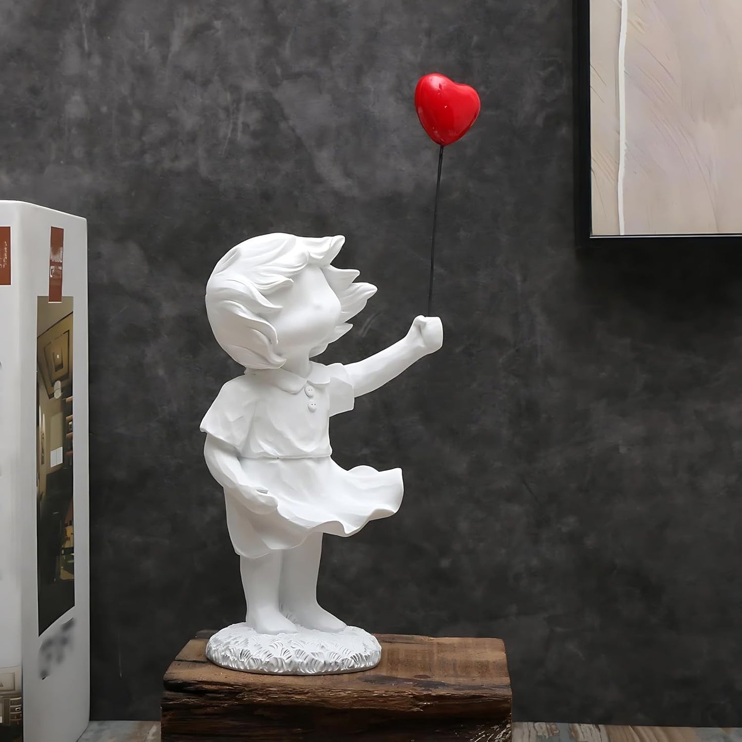 Escultura de resina de niña con globo lindo, estatua de decoración del hogar, figura de globo de niña con corazón rojo de Banksy, escultura de arte moderno para decoración de estante de mesa Estatuas y esculturas Naty Shop Globo blanco