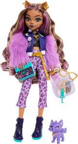 Muñeca Monster High Clawdeen Wolf con cachorro en forma de media luna y accesorios como mochila escolar, calendario, refrigerios y más, HRP65