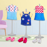 Muñeca de moda Simba Evi Love con un bonito vestido vaquero, que incluye otros dos conjuntos con estampados adorables y zapatillas de deporte, 12 cm, a partir de 3 años