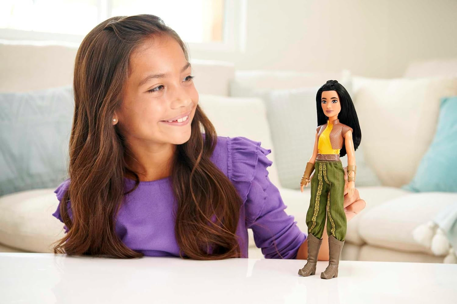 Mattel Disney Toy Raya Muñeca articulada con ropa y accesorios Regalo inspirado en la película de Disney para niños HLX22
