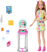 Muñeca Barbie Skipper y accesorios, juego de comida, juego de niñera, juguete que cambia de color HTK35