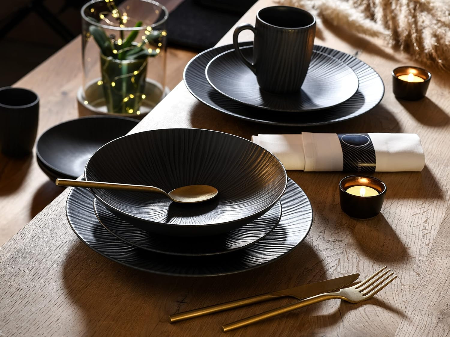 CreaTable, 20537, Vesuvio Black Series, Vajilla de 16 piezas, Servicio combinado de porcelana, Apto para lavavajillas y microondas, Hecho en Portugal