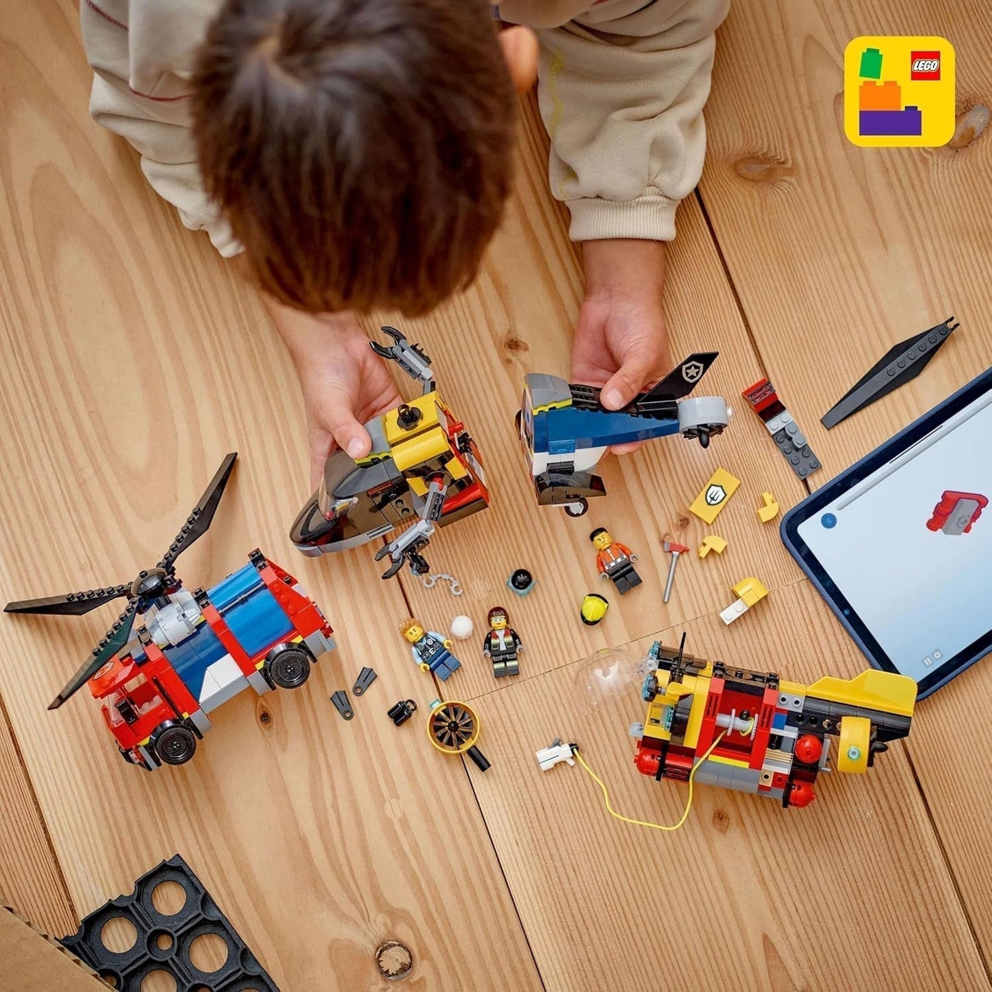 Set combinado LEGO City con helicóptero, coche león y submarino y 3 minifiguras - Vehículos de juguete para construir para niños y niñas a partir de 7 años - Regalo de cumpleaños y vacaciones 60462 Juegos de construcción Besuche den LEGO-Store