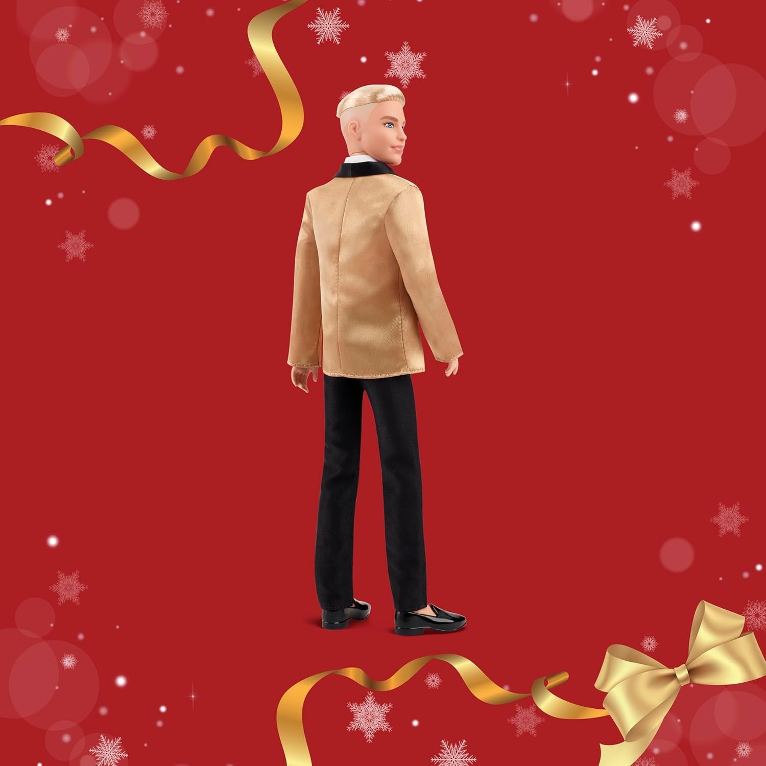 Barbie Signature 2025 Holiday Blonder Ken Modepuppe zum Sammeln in complete Anzug mit Goldener Jacke in Einer Verpackung zum Ausstellen und mit Puppenständer, JGK55