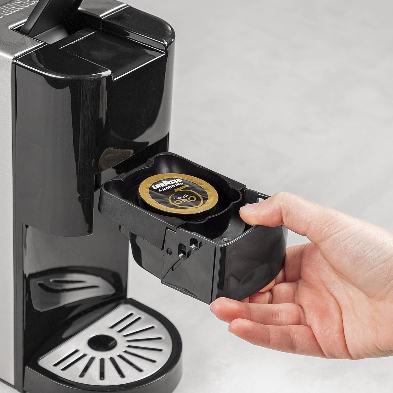 Princess Cafetera Espresso Multicápsulas 5 en 1 - Compatible con Nespresso, Dolce Gusto, Lavazza a Modo Mio y ESE Pads, 0,8L de Capacidad, 1450W, Plata, Negro