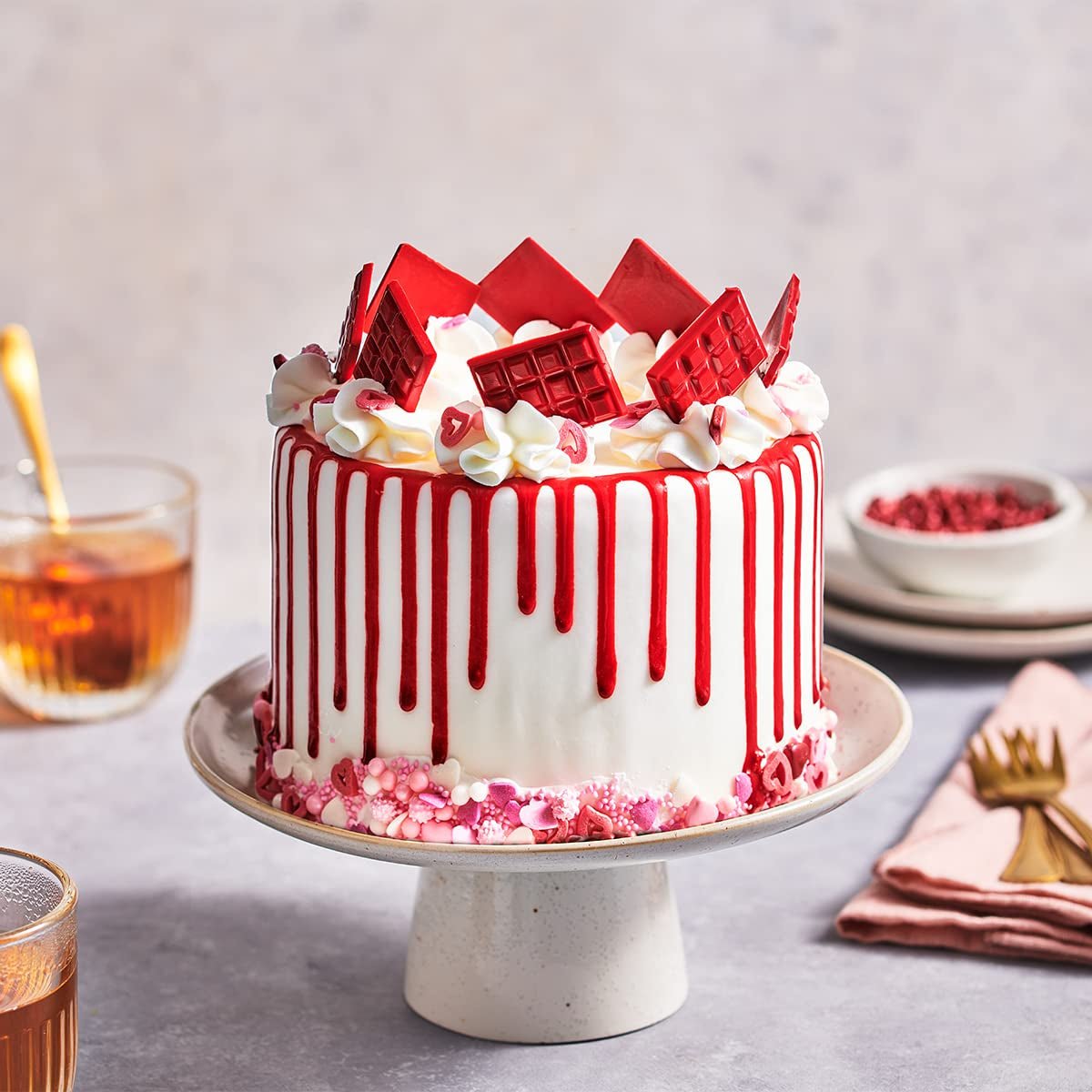 FunCakes Choco Drip Red: Sabor delicioso, Fácil de usar, Perfecto para cakes de goteo, Sabor a goteo de chocolate. Envase resellable 180 g. Pasta de azúcar Naty Shop