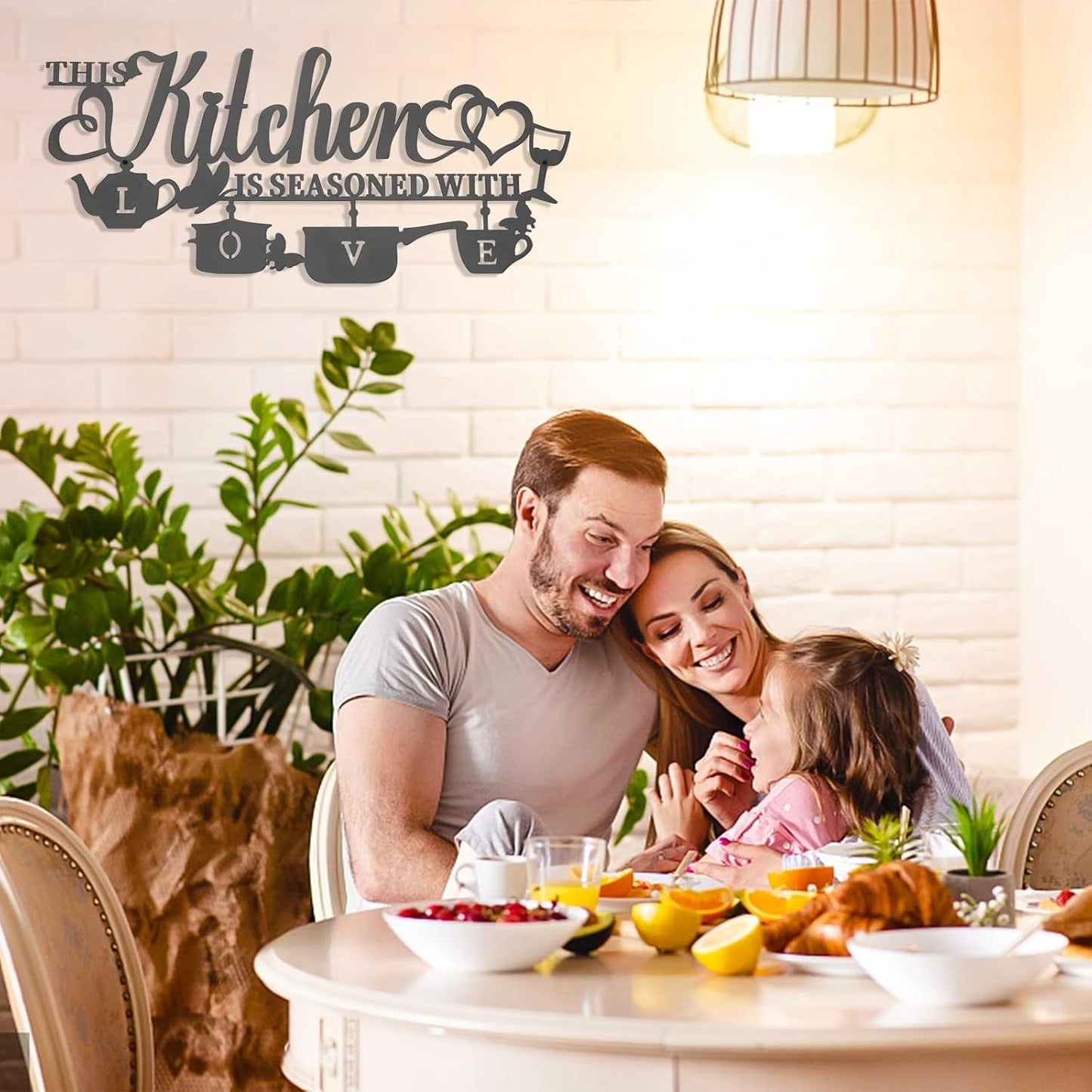 KHayRovies Decoración de pared de cocina Metal Esta cocina está sazonada con amor Placa con nombre de palabra negra Letras de hierro rústico Citas para cocina Granja Sala de estar Estatuas y esculturas Naty Shop