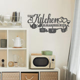 KHayRovies Decoración de pared de cocina Metal Esta cocina está sazonada con amor Placa con nombre de palabra negra Letras de hierro rústico Citas para cocina Granja Sala de estar Estatuas y esculturas Naty Shop