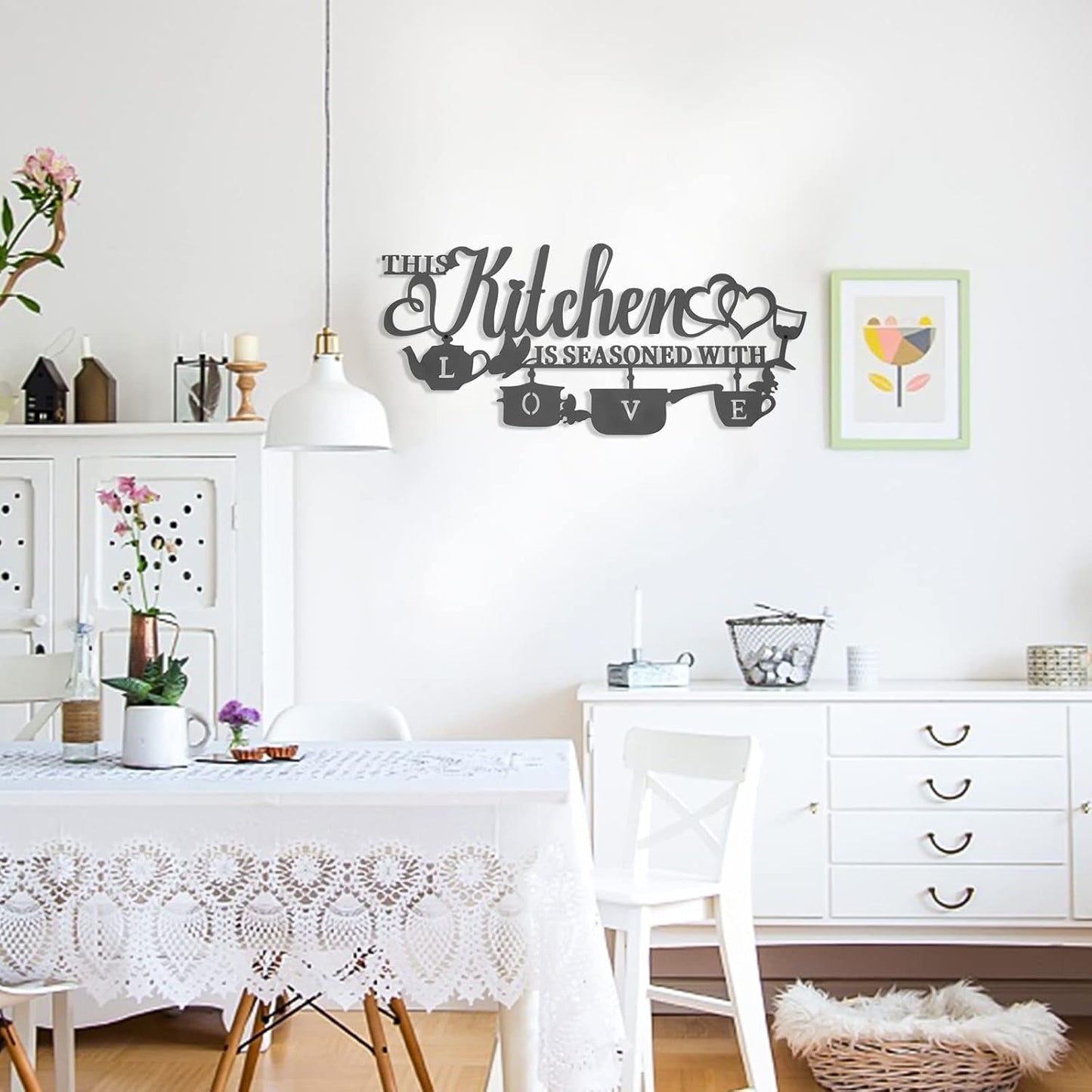 KHayRovies Decoración de pared de cocina Metal Esta cocina está sazonada con amor Placa con nombre de palabra negra Letras de hierro rústico Citas para cocina Granja Sala de estar Estatuas y esculturas Naty Shop