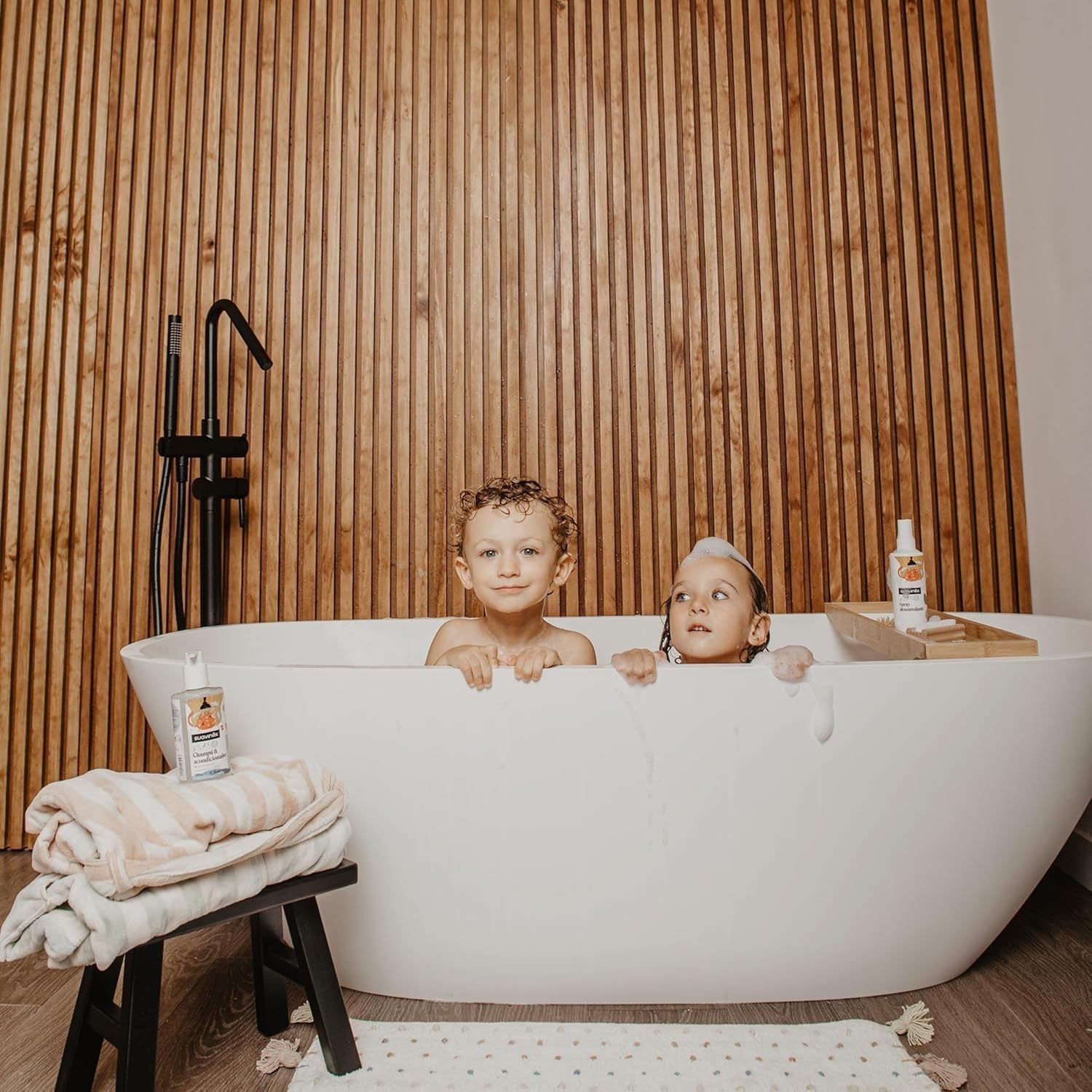 Suavinex, champú de cuidado para niños de 3 a 10 años, sin alérgenos, sin parabenos, sin siliconas, apto para pieles sensibles, sin lágrimas ni tirones, 95% ingredientes de origen natural, Infantil - Baño y Cuidado de la piel Naty Shop