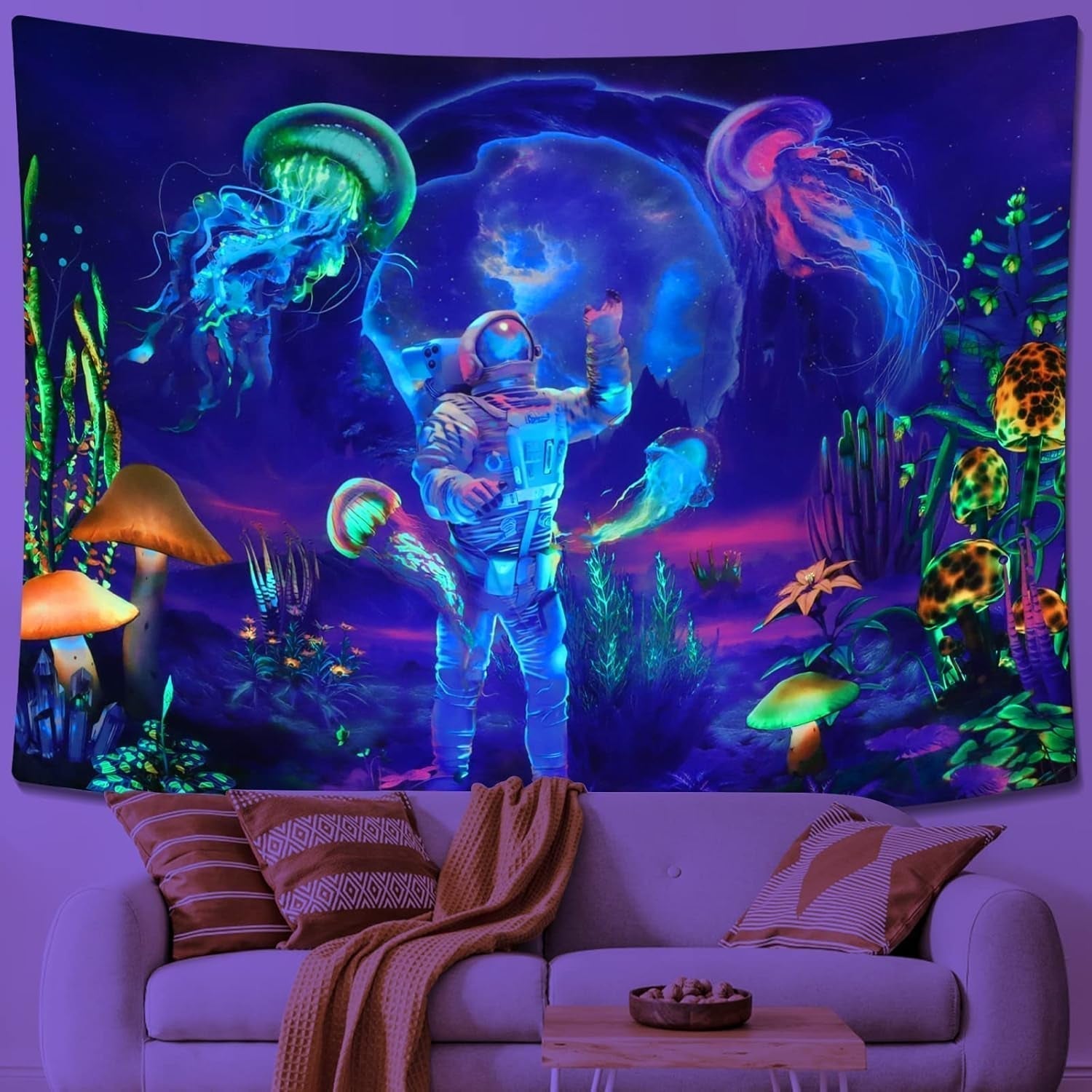 Tapiz betylfoy luz negra astronauta plantas reactivas medusas Hogar - Accesorios y Decoración Naty Shop