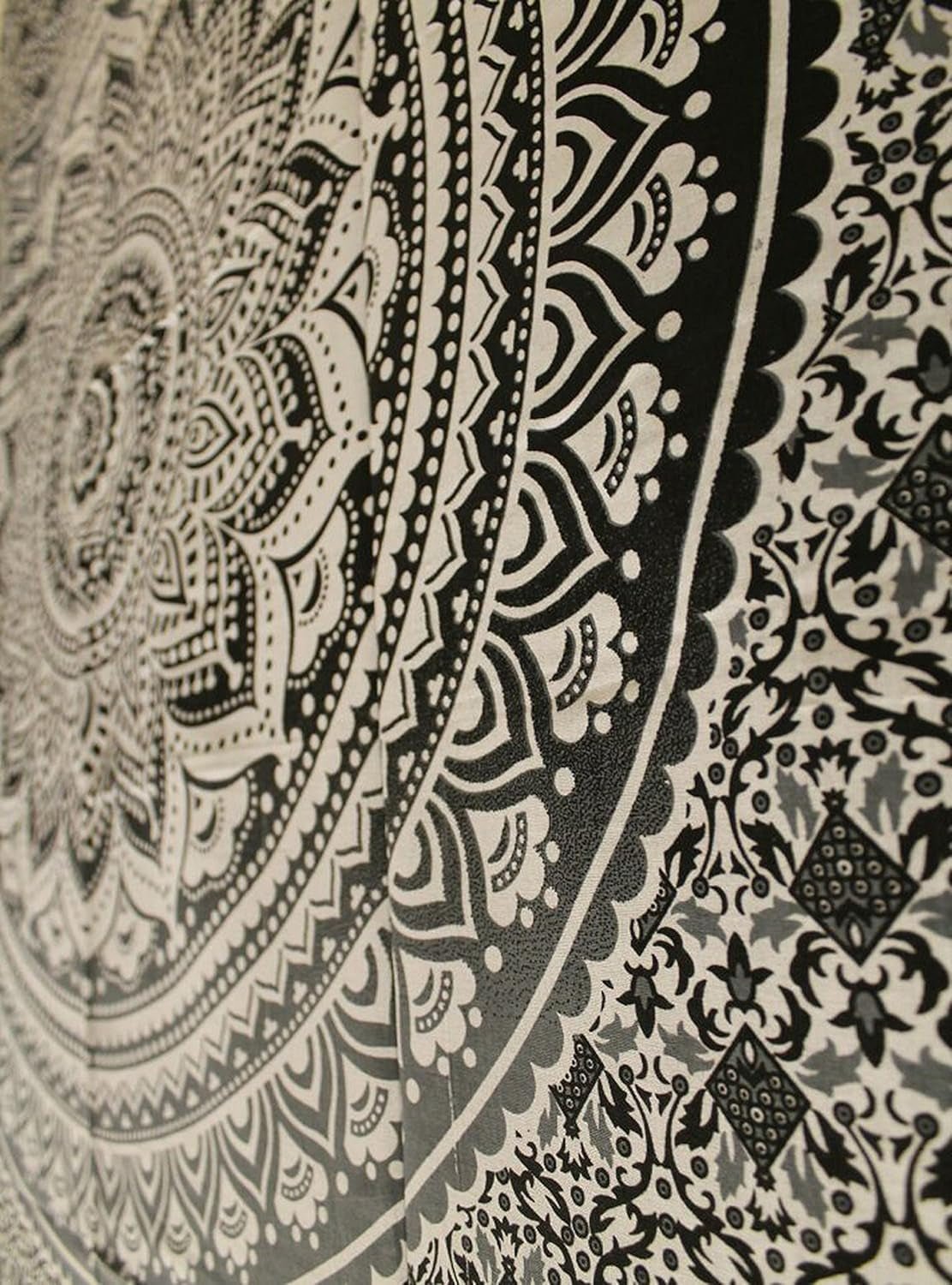 Tapiz indio mandala psicodélico negro blanco India Hogar - Accesorios y Decoración Naty Shop