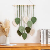 Tapiz verde natural decorando las paredes del dormitorio de la habitación Hogar - Complementos y Decoración Naty Shop