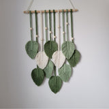 Tapiz verde natural decorando las paredes del dormitorio de la habitación Hogar - Complementos y Decoración Naty Shop